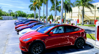 Tesla lập kỷ lục doanh số, dẫn đầu thị trường ô tô điện toàn cầu năm 2021