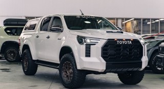 Toyota Hilux hóa 'khủng long' Tundra với bản độ bodykit mới
