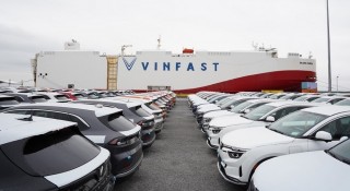 Người tiêu dùng Mỹ hào hứng chờ những chiếc xe điện VinFast đầu tiên cập bến