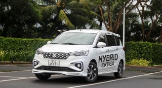 Ra mắt chưa lâu, Suzuki Ertiga Hybrid đã giảm giá 'kịch sàn' dằn mặt Xpander
