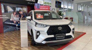 Toyota Veloz Cross giảm giá lên tới 15 triệu đồng, 'dọn' kho đón bản lắp ráp