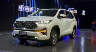 Nối gót Land Cruiser, Toyota Innova 2023 cũng là cái tên bắt người dùng phải đợi nhiều năm mới có xe