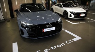 Audi RS e-tron GT chính thức ra mắt: Xe điện sạc 5 phút đi 100km, chốt giá từ 5,9 tỷ đồng