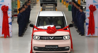Wuling HongGuang Mini EV đầu tiên xuất xưởng tại Việt Nam, 'giấc mơ' xe điện giá rẻ dần được thực hiện hóa