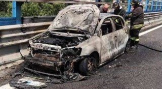 Xe hybrid bất ngờ phát nổ khiến 2 người tử vong