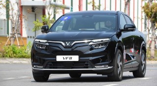 VinFast VF8 được giảm tới 125 triệu, giá xe tụt xuống dưới ngưỡng 1 tỷ đồng