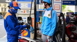 Giá xăng dầu hôm nay đồng loạt tăng trở lại
