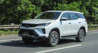 Toyota Fortuner tại Việt Nam bổ sung trang bị, giảm giá đến cả trăm triệu đồng