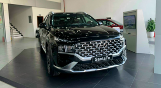 Hyundai Santa Fe nhận ưu đãi cả trăm triệu tại đại lý, quyết giành thị phần từ Ford Everest