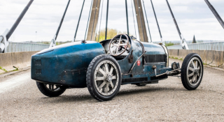 Ngỡ ngàng với chiếc 'siêu xe' Bugatti thành công nhất mọi thời đại