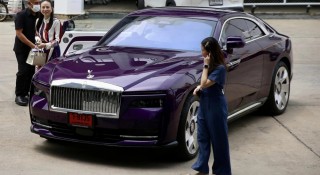 Chiêm ngưỡng siêu sang xe Rolls-Royce Spectre màu tím 'mộng mơ' của Madam Pang