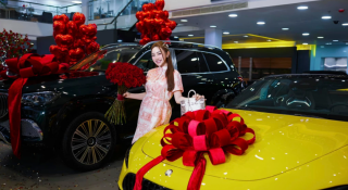 Diễn viên Chi Bảo tậu bộ đôi Mercedes 'hàng tuyển' giá hơn 15 tỷ đồng tặng vợ trẻ