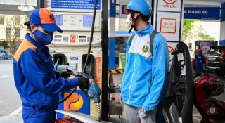 Giá xăng hôm nay (18/7) tiếp tục giảm nhẹ, về sát mốc 23.000 đ/lít