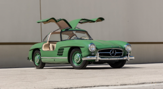 Cận cảnh 'hàng hiếm' Mercedes 300SL Gullwing 1995 trị giá 2 triệu USD sắp được đấu giá