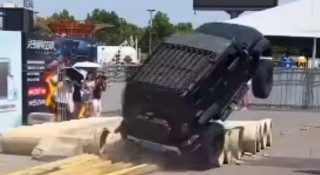 Biểu diễn khả năng off-road thiếu an toàn, SUV Trung Quốc khiến khán giả hú vía