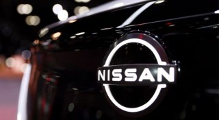 Thiếu hụt các dòng xe hybrid, Nissan suy giảm tới 99% lợi nhuận