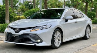 Toyota Camry 2020 lăn bánh 4 năm lên sàn xe cũ với giá chưa tới 1 tỷ đồng