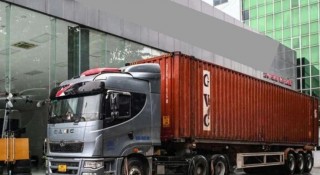 Hà Nội: Showroom ô tô thuê xe container làm ‘lá chắn’ trước siêu bão Yagi