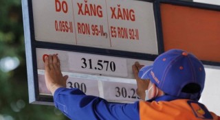 Giá xăng tăng trở lại sau bốn lần giảm liên tiếp, RON 95 tiệm cận 20.000 đồng/lít