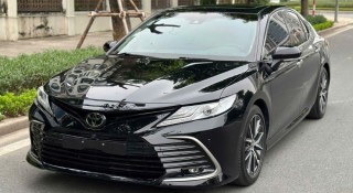 Lăn bánh 2 năm, Toyota Camry 2022 khấu hao ngang một chiếc Kia Morning