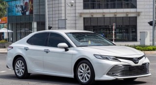 Ngỡ ngàng giá bán của Toyota Camry 2020 sau 4 năm sử dụng