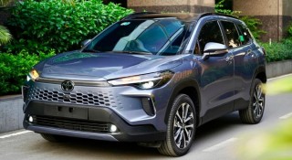 Bất ngờ giá bán của Toyota Corolla Cross 2024 ‘siêu lướt’ đầu tiên lên sàn xe cũ