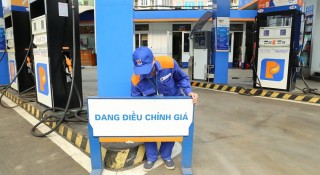 Giá xăng dầu trong nước tăng mạnh, RON 95 vượt 20.500 đồng/lít
