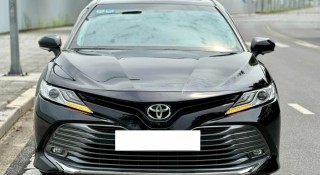 Sử dụng 5 năm, Toyota Camry 2019 được chủ nhân bán lại với giá khó tin