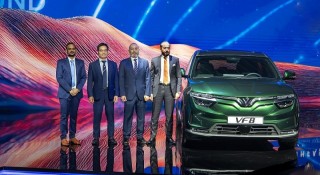 Xe điện VinFast VF 8 có giá quy đổi từ hơn 1,2 tỷ đồng tại Trung Đông