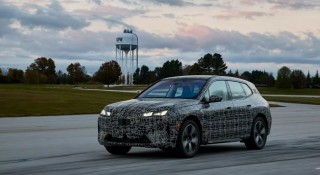 BMW iX 2026 được 'nhá hàng': Hiệu suất cao hơn 10%, dự kiến ra mắt vào năm sau
