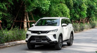 Toyota Việt Nam bổ sung thêm các bản máy xăng cho Fortuner, giá từ 1,155 tỷ đồng