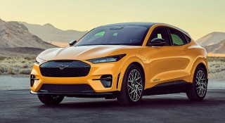 Xe điện Ford Mustang Mach-E lần đầu bán chạy hơn phiên bản máy xăng