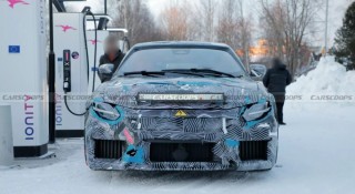 Xe điện đầu tiên của Ferrari bị bắt gặp khi đang sạc thử nghiệm