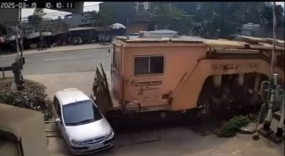 Tình trạng barie đường sắt bất ngờ bật mở: Nguyên nhân do đâu?