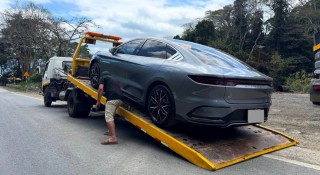 Quá tự tin về quãng đường của ô tô điện, chủ xe nhận cái kết 'kẹt giữa đèo'