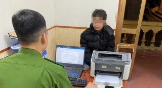Bắt khẩn cấp đối tượng vi phạm nồng độ cồn chống đối, đâm xe máy vào CSGT tại Thái Bình
