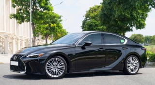 Xe sang Lexus IS 300 2021 giữ giá khó tin sau 4 năm lăn bánh tại Việt Nam