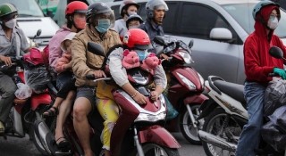 Khi nào được chở hai người trên xe máy mà không bị xử phạt?
