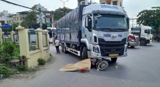 Vượt đầu xe tải tại nút giao, nữ sinh bị cán tử vong: Đừng chủ quan với 'điểm mù'!