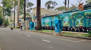 Không cần vào bãi, ô tô điện có thể sạc pin ngay khi đỗ trên phố