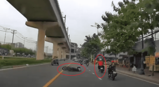 Đạp ngã xe máy giữa đường: Chuyện cũ lặp lại, cần chế tài mạnh tay hơn?