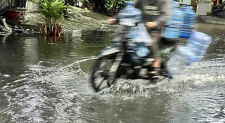 Mùa mưa và những mối nguy thầm lặng trên đường: Tài xế cần biết để tự bảo vệ mình