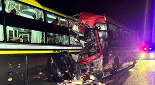 Va chạm thảm khốc trên cao tốc Vĩnh Hảo - Phan Thiết: Xe khách dừng khẩn cấp do nổ lốp, chưa kịp đặt cảnh báo đã gặp nạn