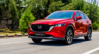 Không cần khuyến mãi, Mazda CX-5 vẫn hạ gục đối thủ Ford Territory