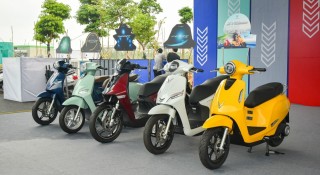 Chạy xe máy điện có thực sự tiết kiệm hơn xe máy xăng?