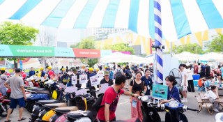 Người dân ùn ùn đổi xe máy xăng lấy xe máy điện, xe cũ được các hãng xử lý thế nào?