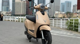 VinFast Evo Grand qua ảnh thật: Yên dài hơn Evo200, cốp 35L gắn thêm pin phụ liệu có chật?