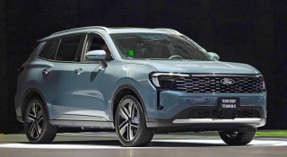 Giá nhích nhẹ, Ford Territory 2025 có gì để rút ngắn cách biệt với Mazda CX-5?