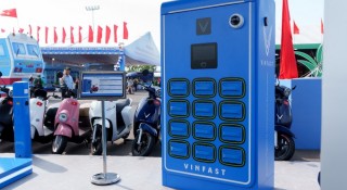 Cận cảnh tủ đổi pin xe máy điện VinFast: Có camera giám sát, 12 viên pin, hỗ trợ nhiều hình thức thanh toán