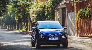 VinFast ghi nhận doanh thu nửa đầu 2025 đạt khoảng 1,3 tỷ USD, bàn giao hơn 72.000 ô tô điện